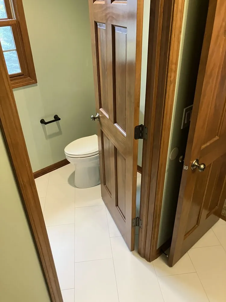 Expert electrician providing circuit breaker repair in ,