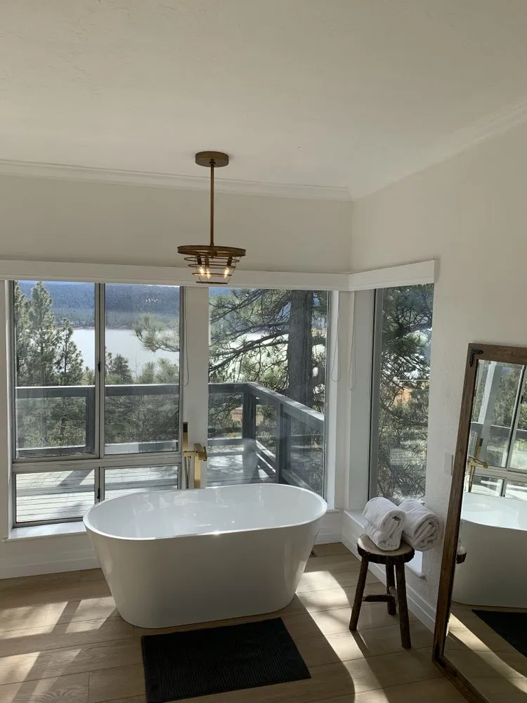 Emergency electrician providing circuit breaker repair in Fawnskin, CA - Hastingspacific