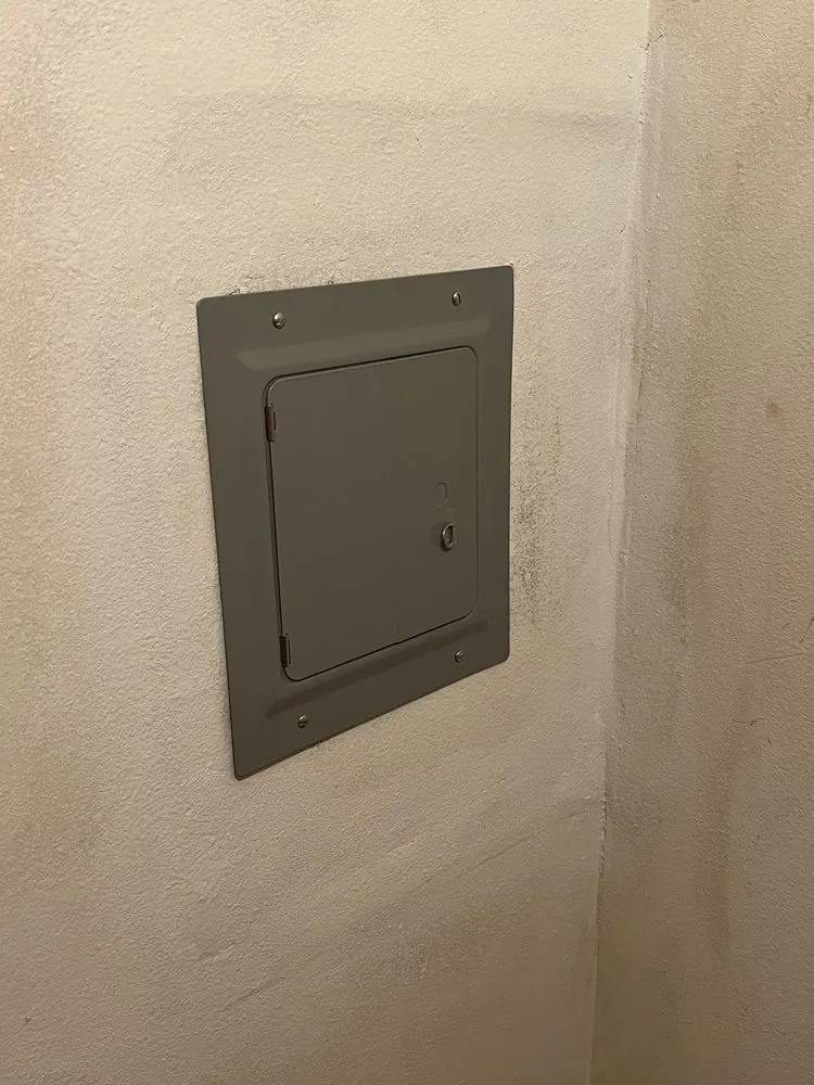 Certified outlet and switch repair experts serving Fawnskin, CA - Hastingspacific