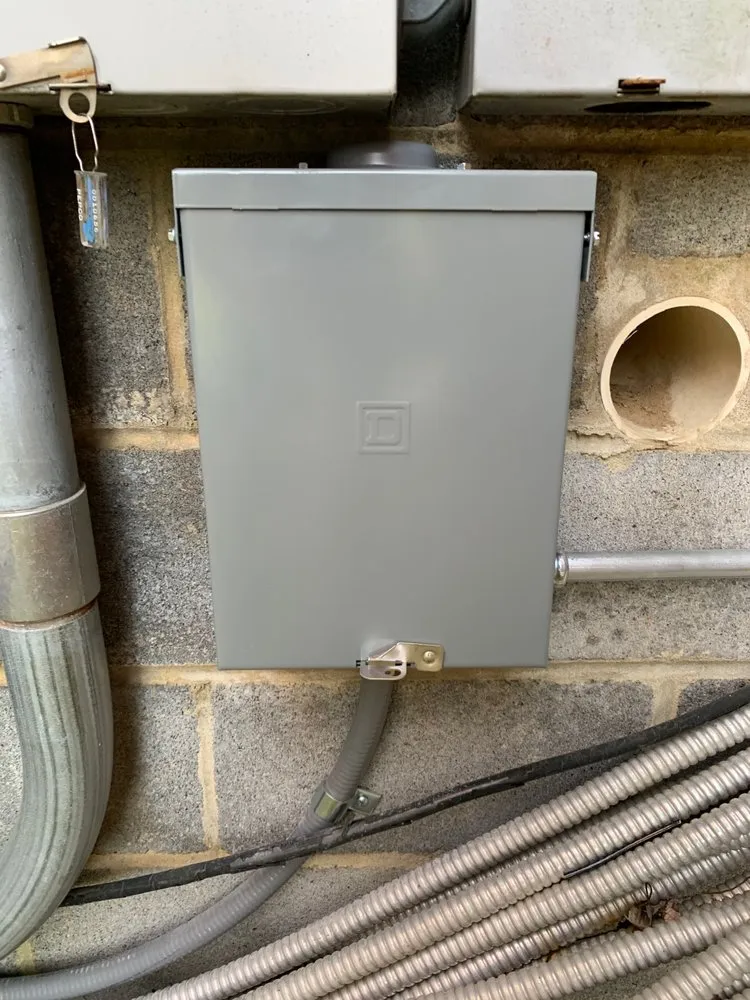 Trusted electrician providing circuit breaker repair in , 