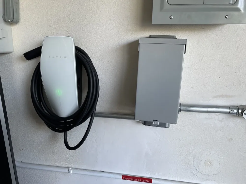 Slide of Havican Custom Electric