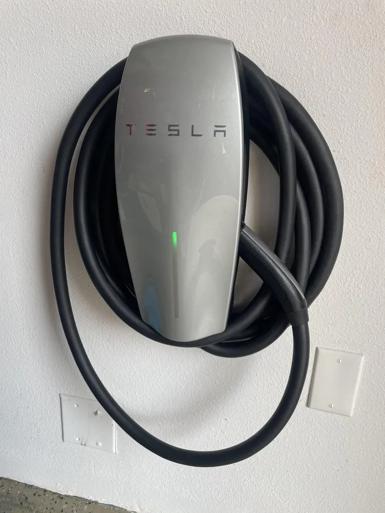 Slide of Havican Custom Electric