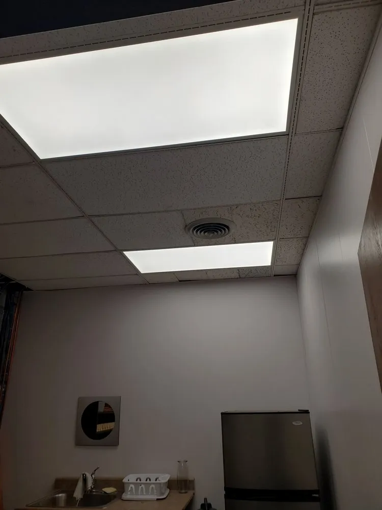 Certified electrician providing circuit breaker repair in , 