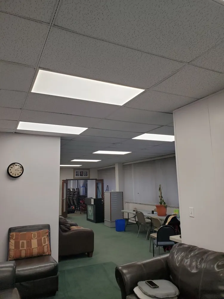 Affordable electrician providing electrical repair in , 