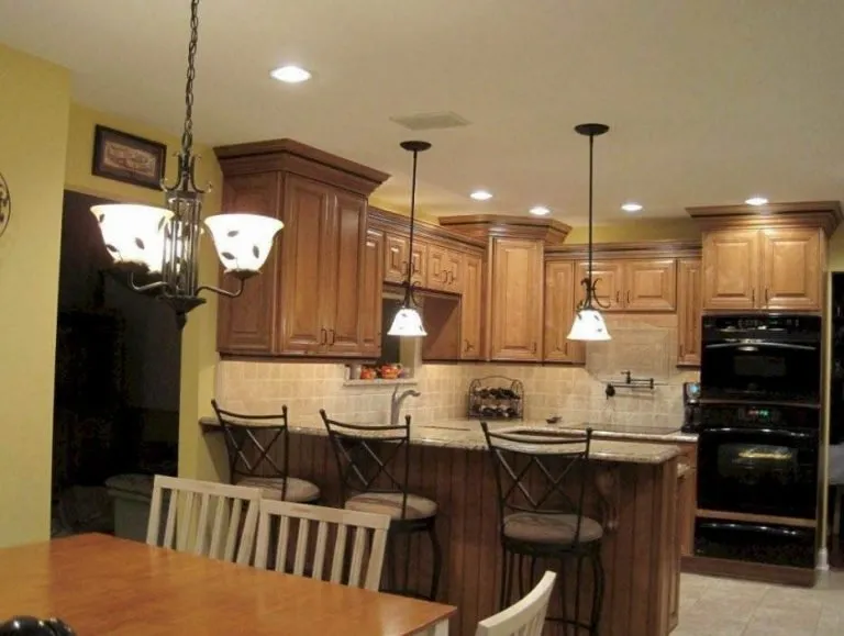 Emergency electrician providing wiring installation in , 