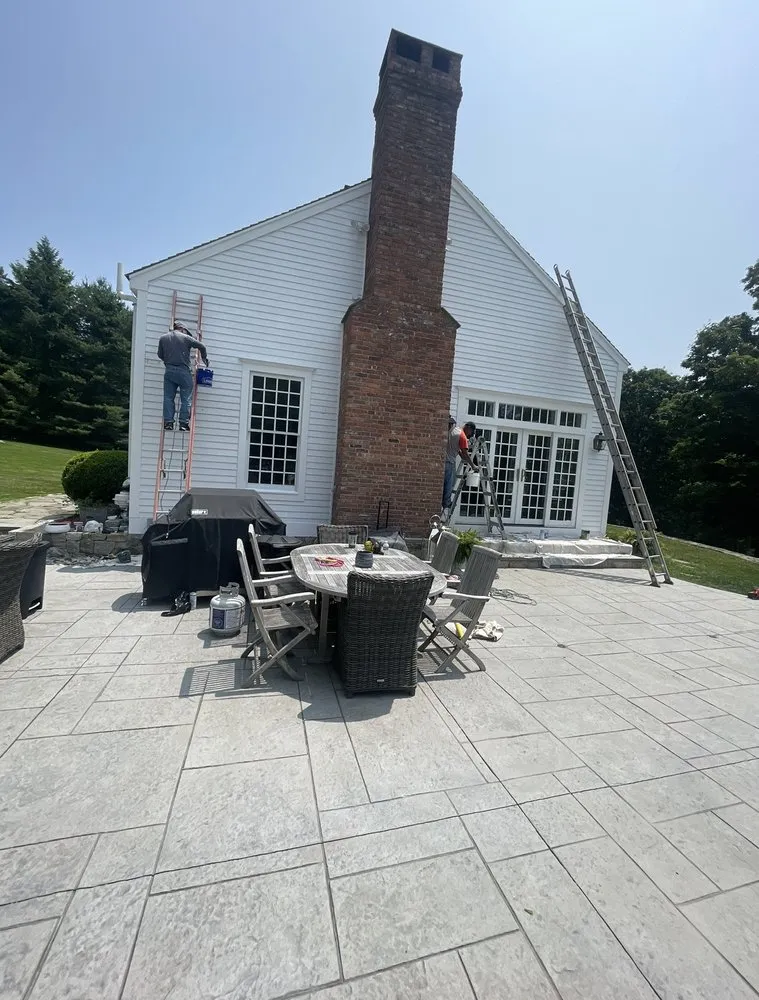 Professional electrician providing emergency electrical service in , 