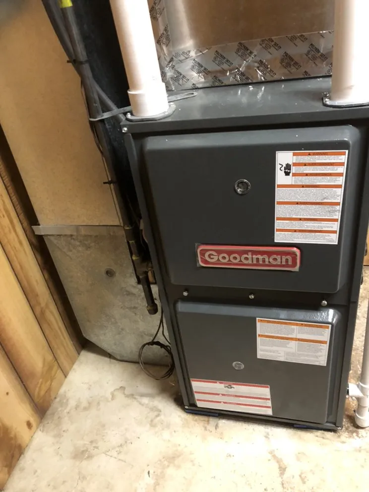 Emergency electrician providing emergency electrical service in , 