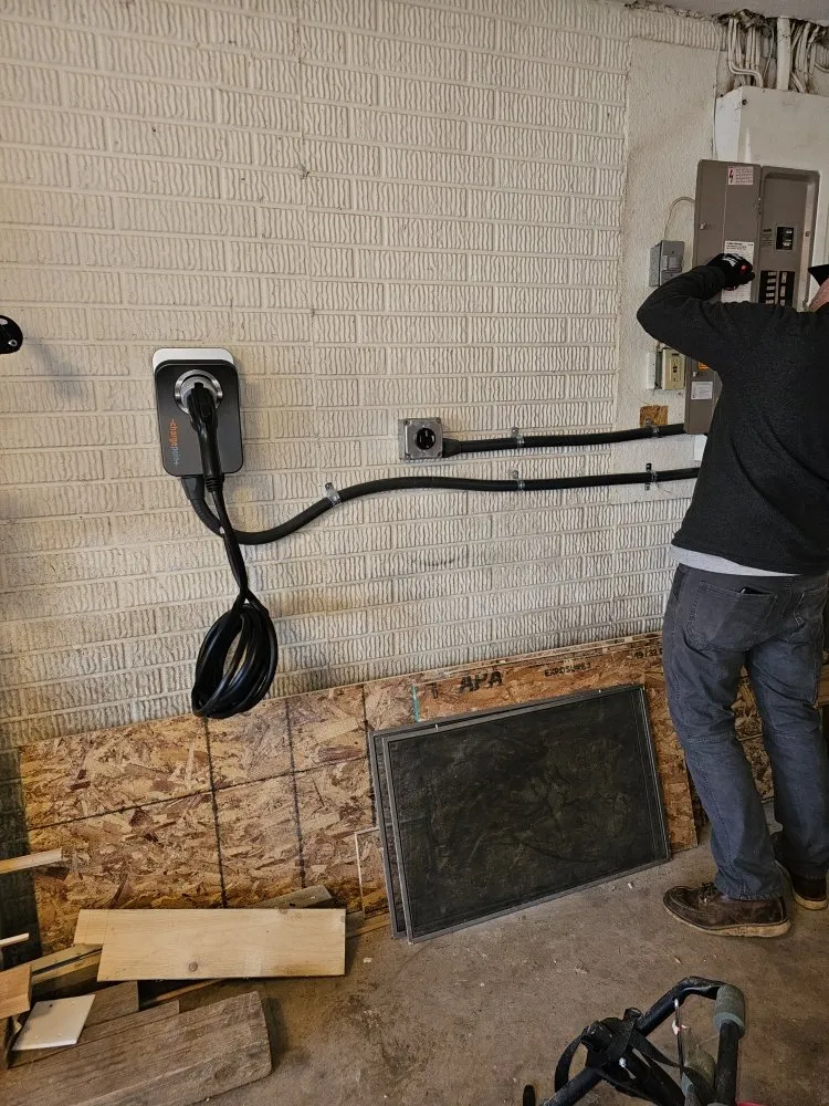 Affordable emergency electrical service service in Bunker Hill, WV - Henpecked Holler Handy Service