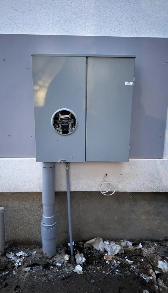 Slide of Henriquez ELectric services