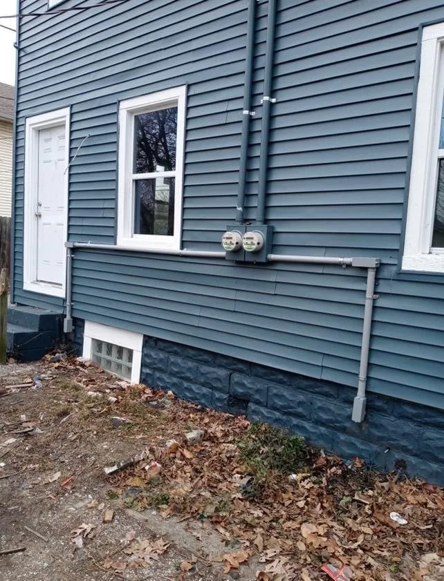 Slide of Henriquez ELectric services