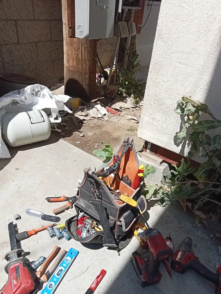 Emergency electrical repair experts serving ,  - Henry Electricista