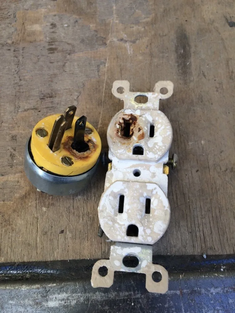 Emergency electrical service for homes in circuit breaker repair,  by 