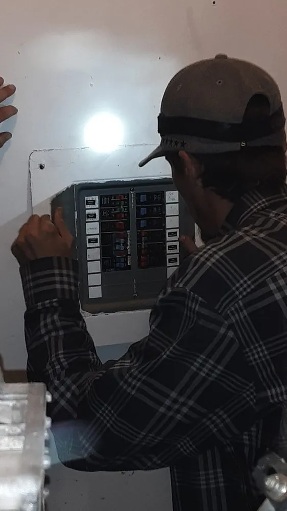 Slide of Hercules Electricians