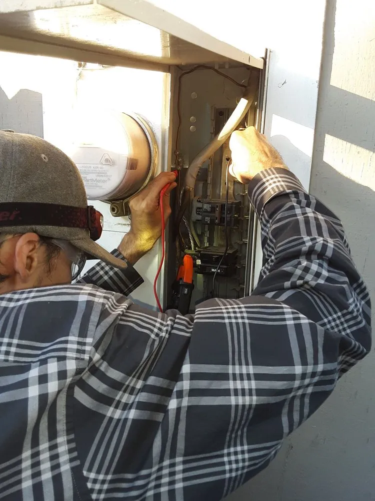 Slide of Hercules Electricians