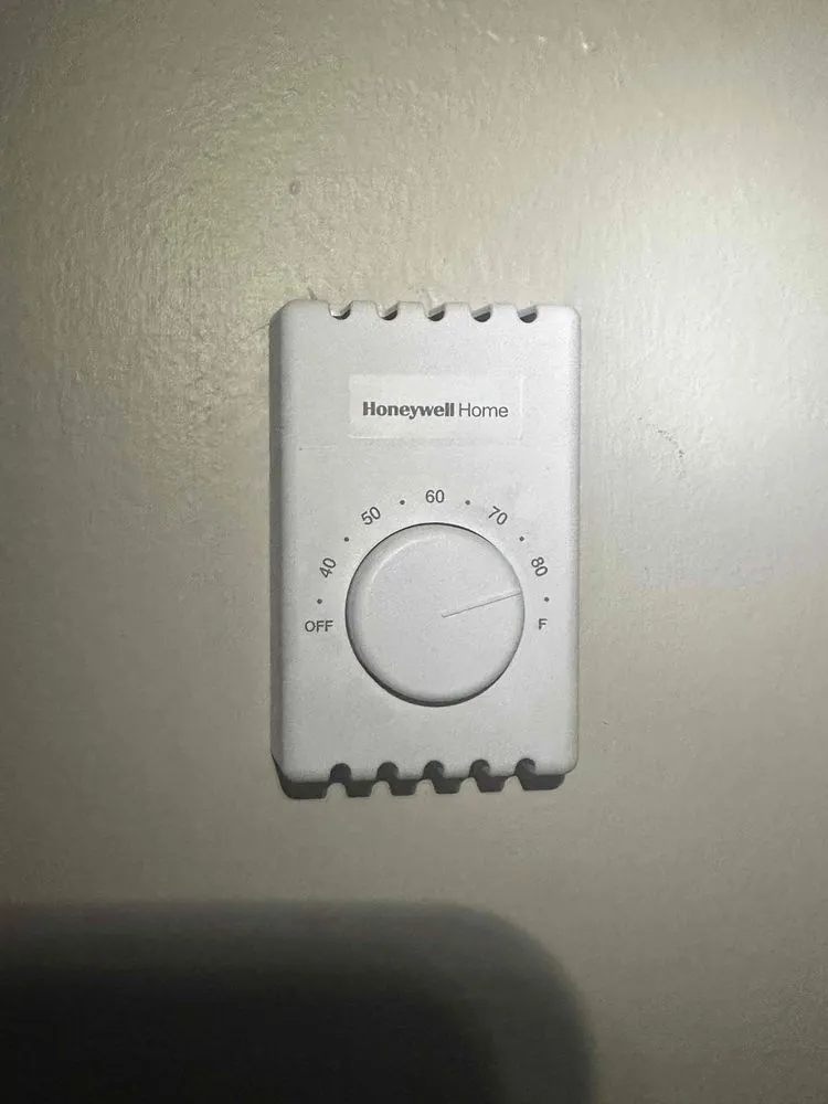Licensed electrician providing circuit breaker repair in Auburn, NH - Heritage Home Service