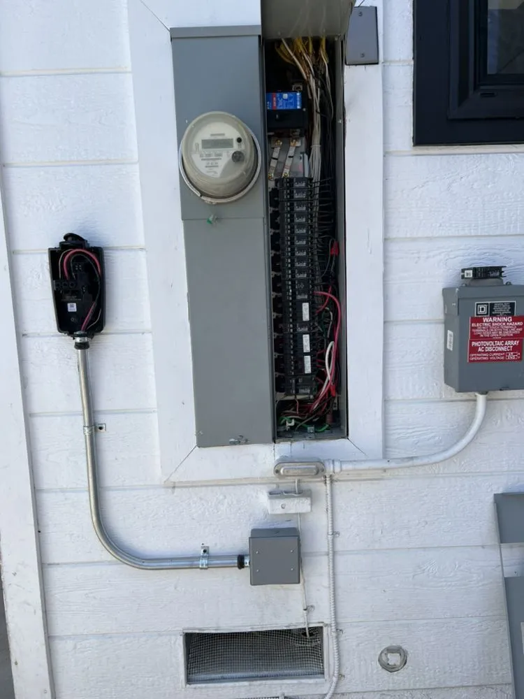 Slide of Hermanos Electric