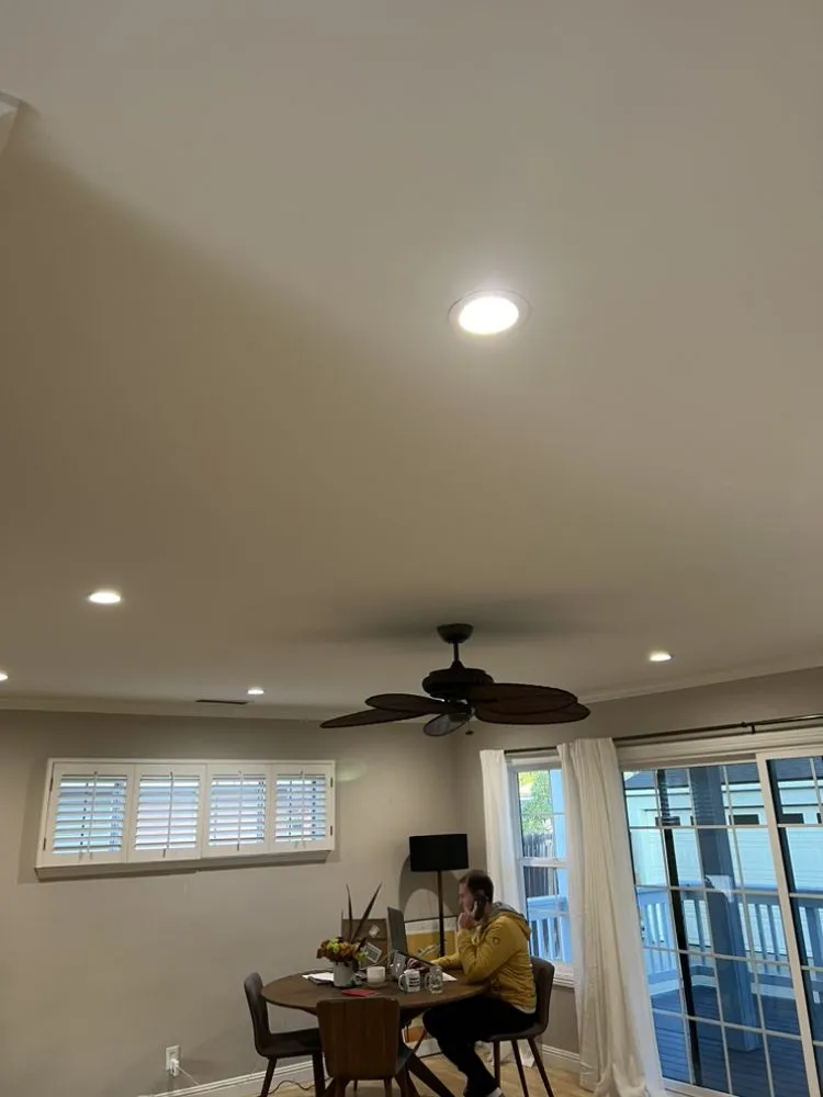 Slide of Hermanos Electric