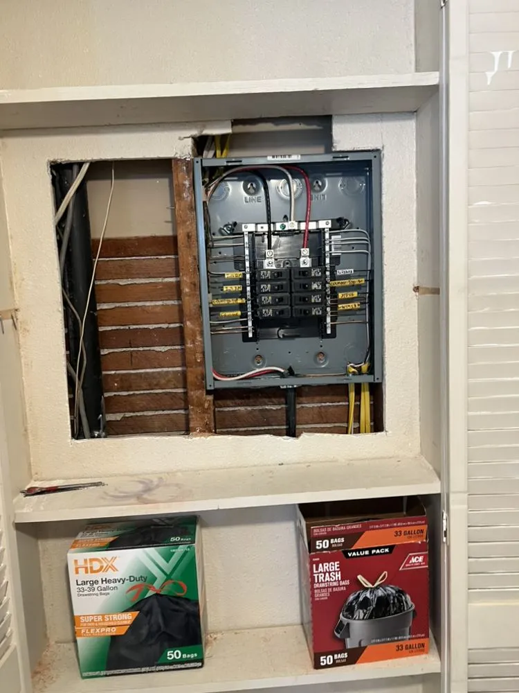 Slide of Hermanos Electric