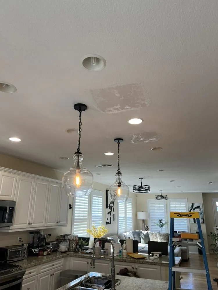 Slide of Hermanos Electric