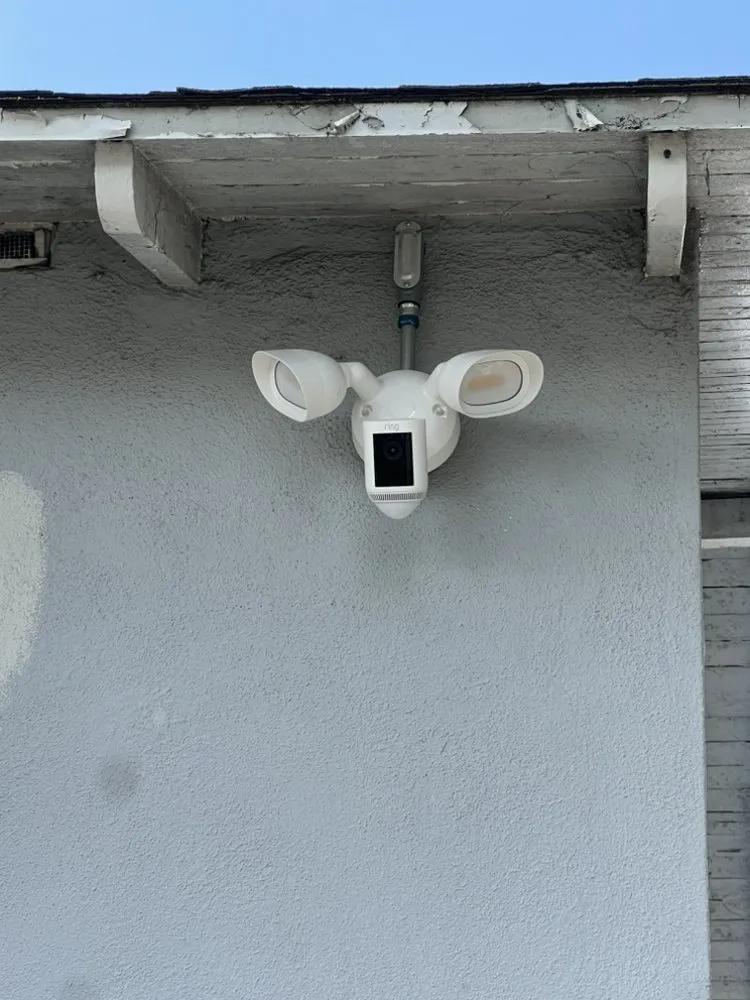 Slide of Hermanos Electric