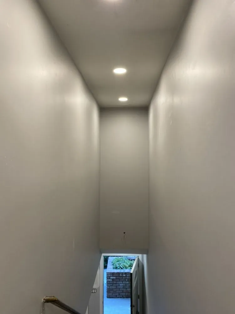 Slide of Hermanos Electric