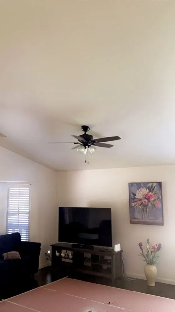 Slide of Hermanos Electric