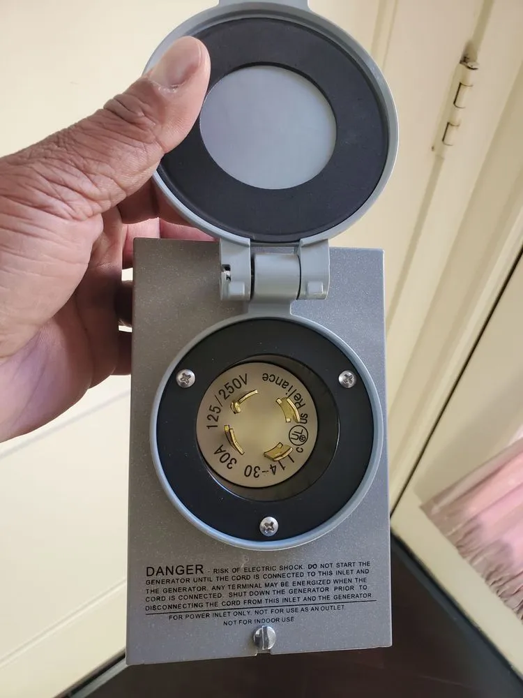 Slide of Hernandez Electric Services