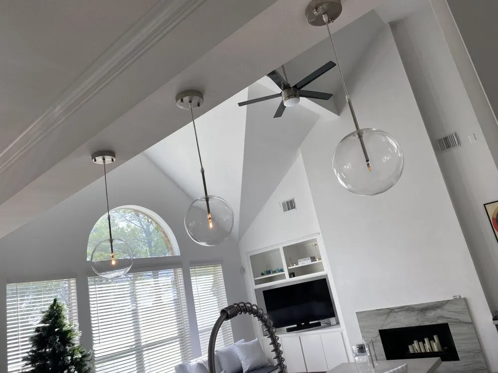 Slide of Hernandez Electric Services