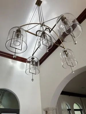 Hernandez Handy Hand Logo