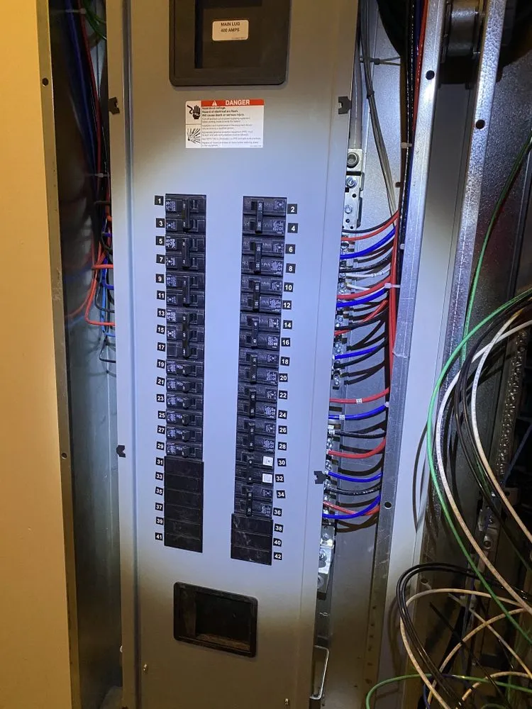 Slide of Hernández Electric