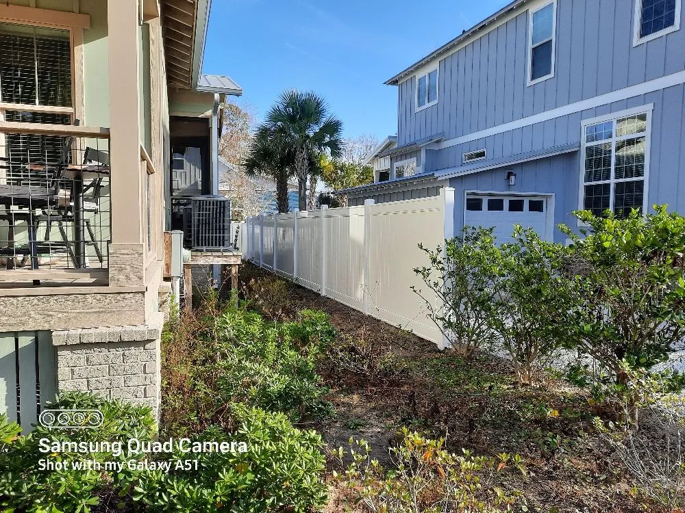 Expert electrician providing electrical repair in , 