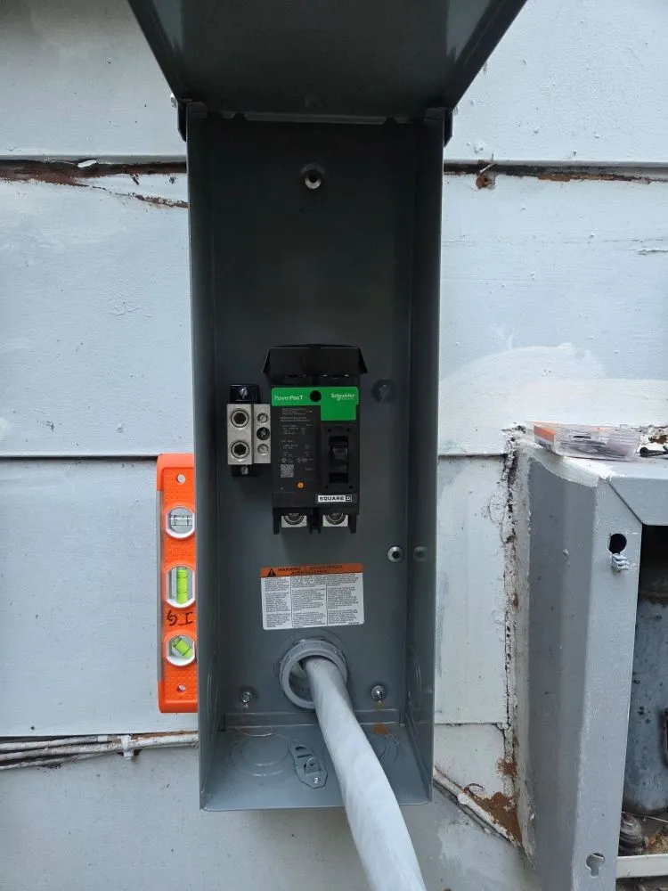 Professional electrical repair in Ooltewah, TN by Hero's Electric