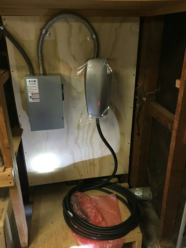 Slide of Hertz Electric & Solar