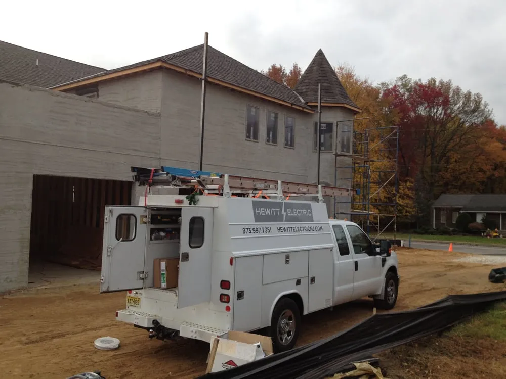 Professional electrician providing circuit breaker repair in , 