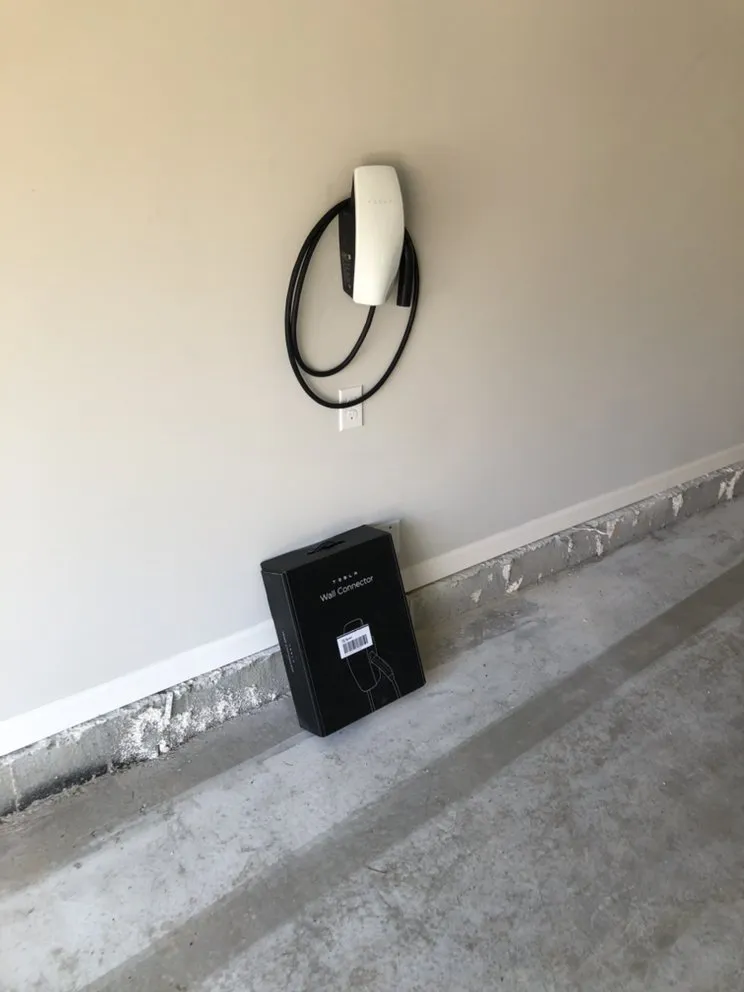 Professional electrician providing lighting installation in Decatur, CA - Hi IQ Electrical