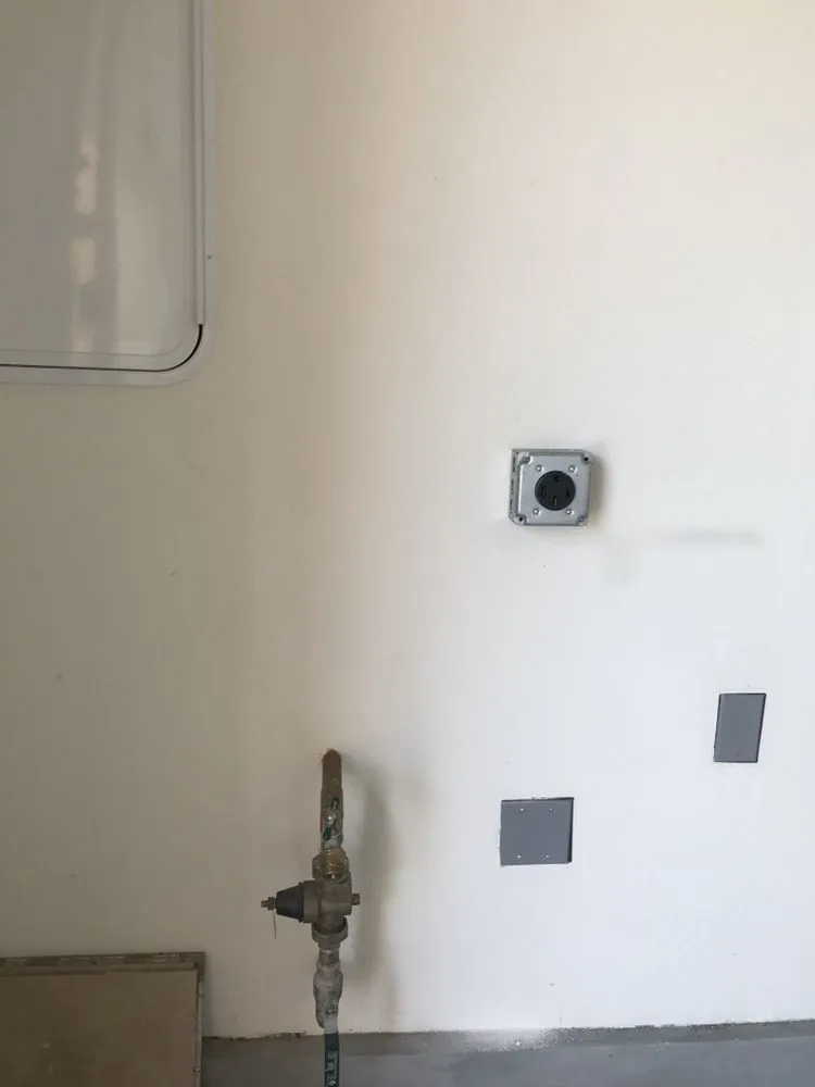 Expert electrician providing circuit breaker repair in , 