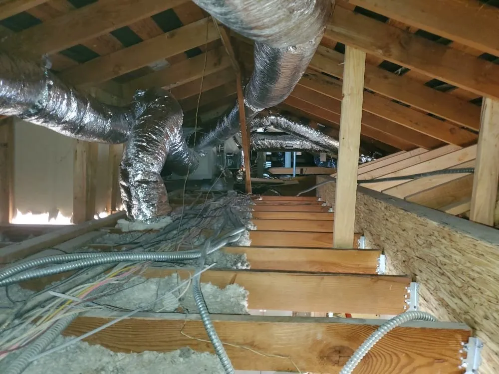 Emergency electrician providing electrical repair in ,