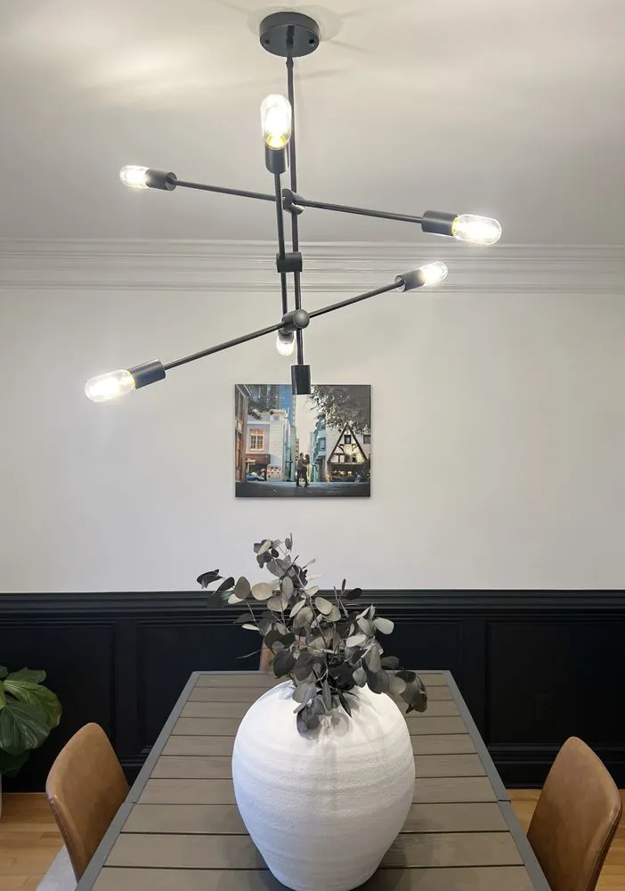 Emergency electrician providing emergency electrical service in , 