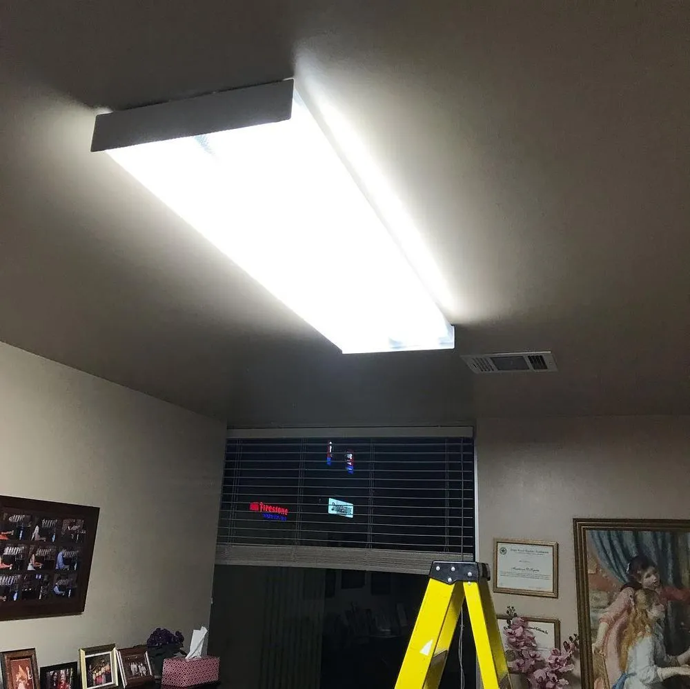 Expert electrician providing circuit breaker repair in ,