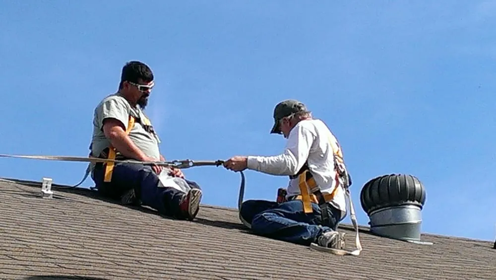 Emergency electrician providing electrical repair in , 