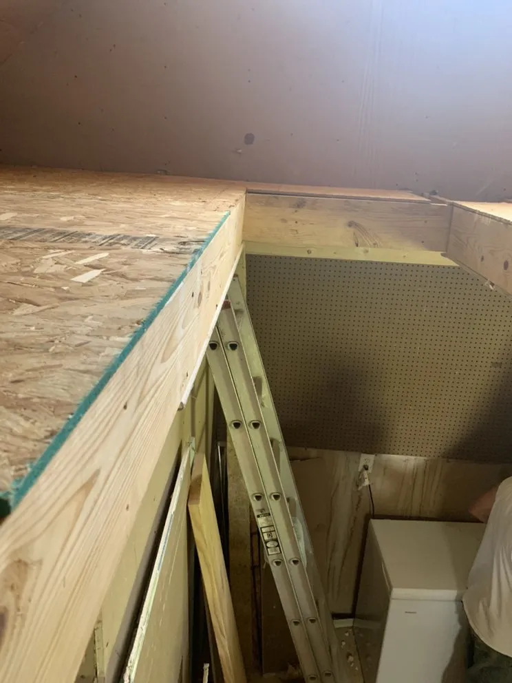 Licensed electrician providing outlet and switch repair in , 