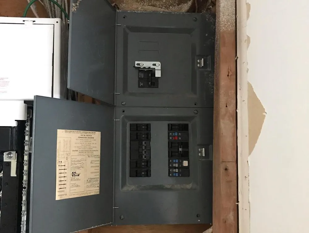 Licensed electrician providing outlet and switch repair in Flushing, NY - Hillcrest Electrician Service
