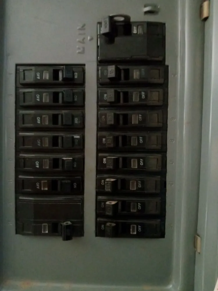 Trusted electrician providing circuit breaker repair in , 