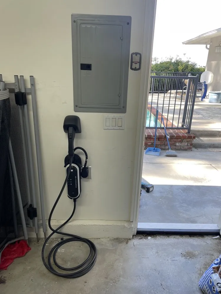 Affordable electrician providing electrical repair in San Fernando Valley, CA - HM Electric