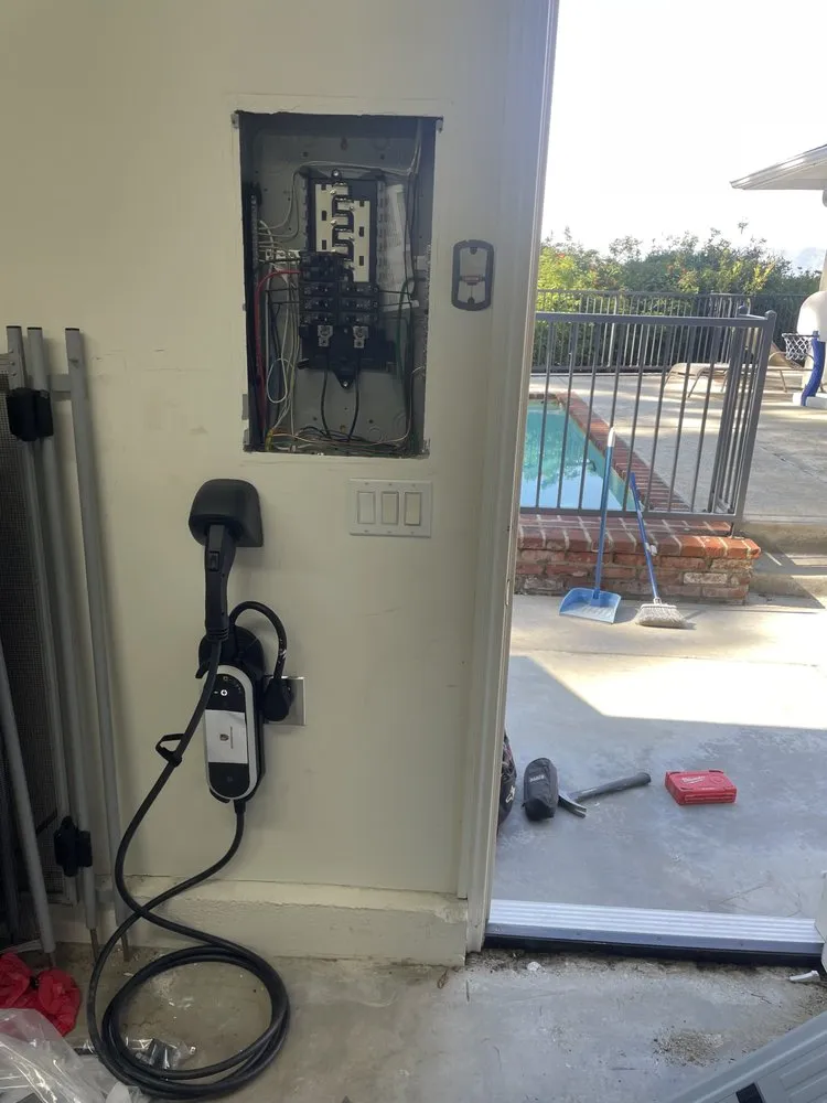 Licensed emergency electrical service in San Fernando Valley, CA by HM Electric