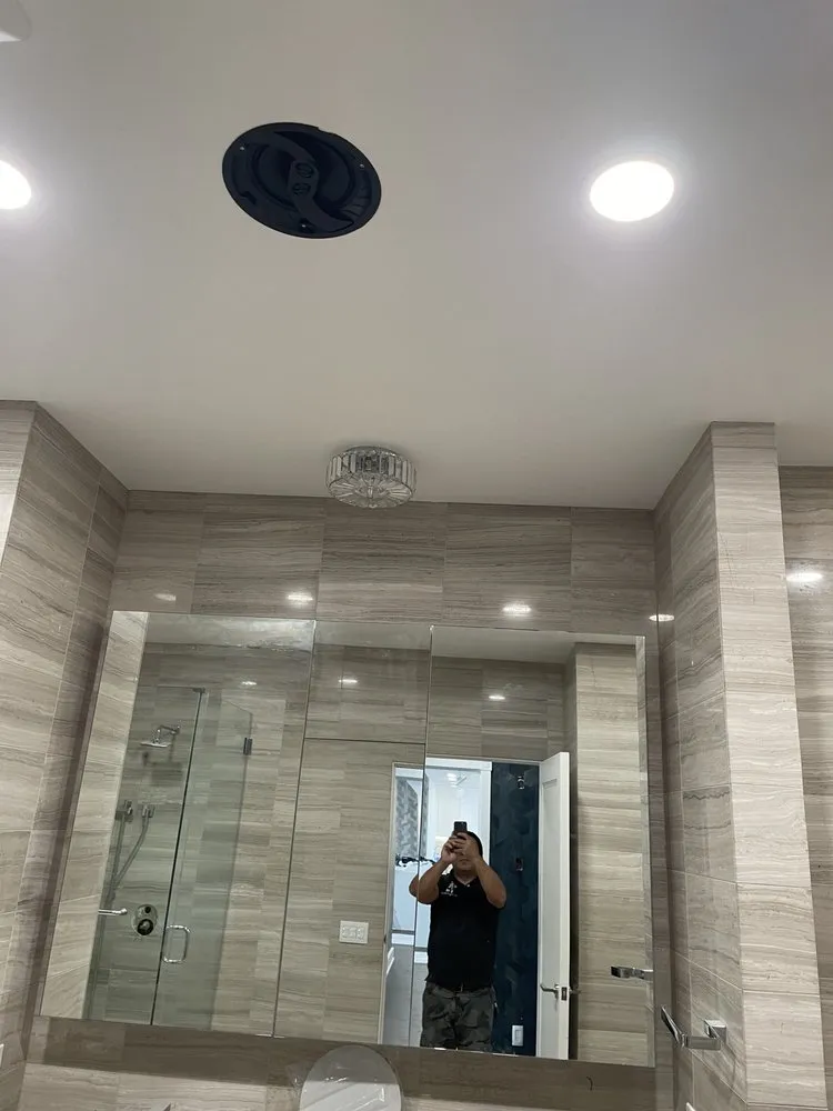 Licensed electrician providing emergency electrical service in San Fernando Valley, CA - HM Electric