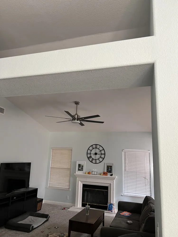 Emergency electrical service for homes in lighting installation, by