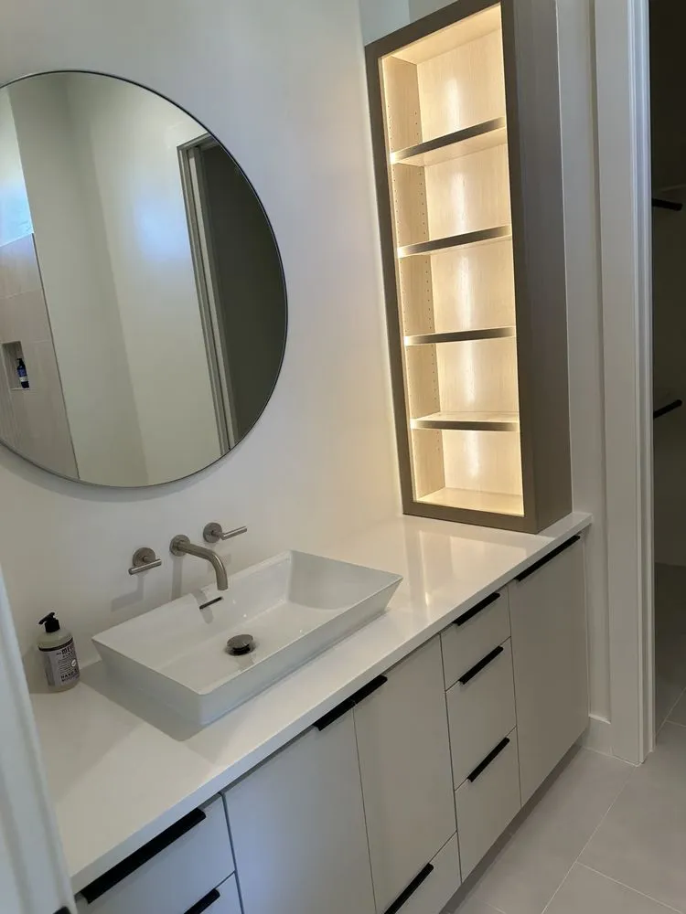 Slide of Holeshot Electric