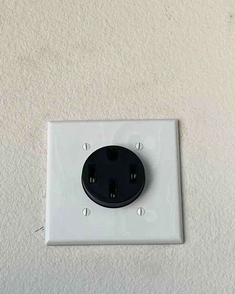 Slide of Hollywood Hills West Electricians