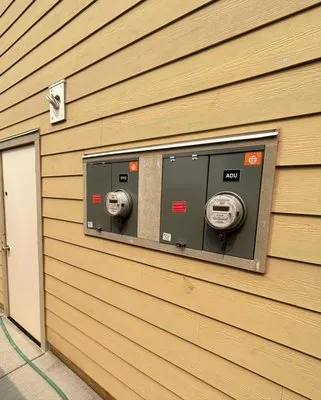 Hollywood Master Electrician Logo